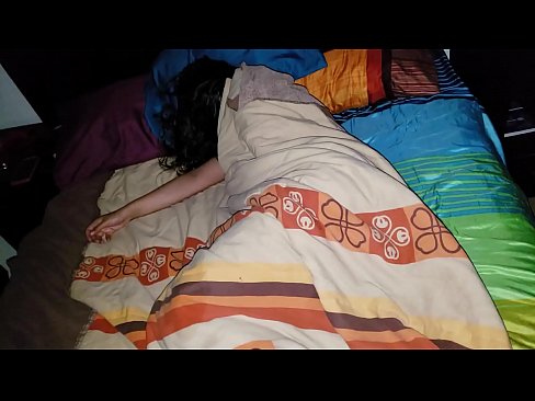 ❤️ El fillastre renya la seva jove madrastra mentre dorm. ️ Porno al ca.pornjk.ru